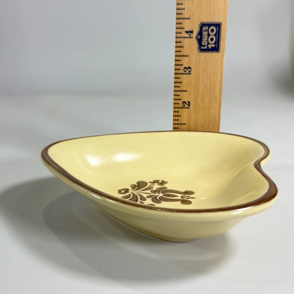 VTG Pfaltzgraff Heart Dish Tan Brown VTG 2004 Village Folk Art Cottagecore Bowl